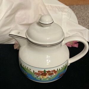 Villeroy &Boch Naïf Teapot. Never used. Excellent condition